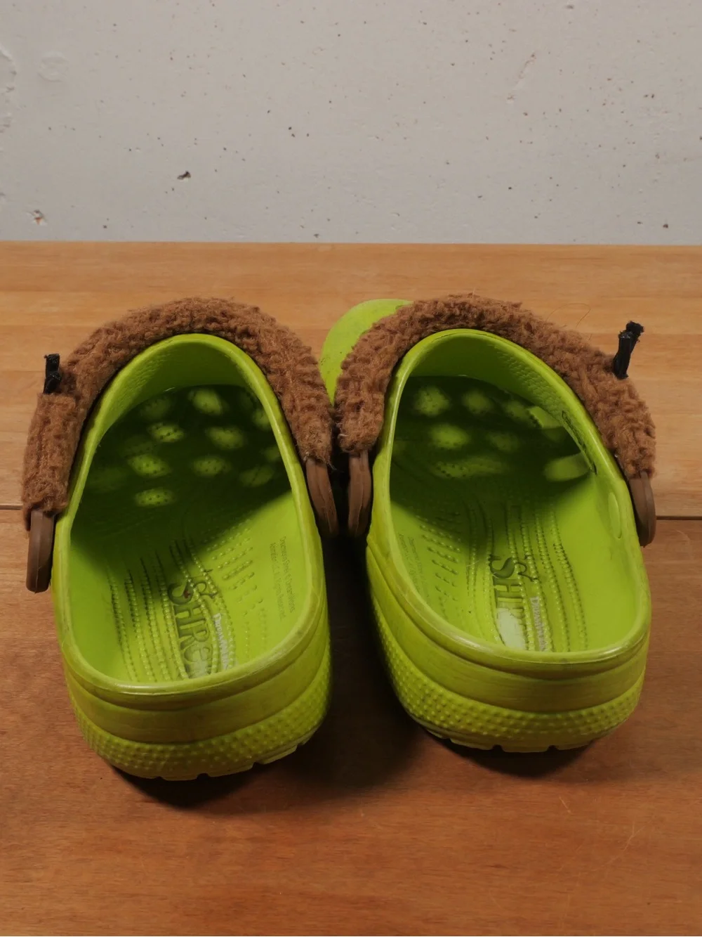 Crocs Shrek Clog Shoes Womens Size 8 Green Faux Fur Lined Slip On Comfort 208373
